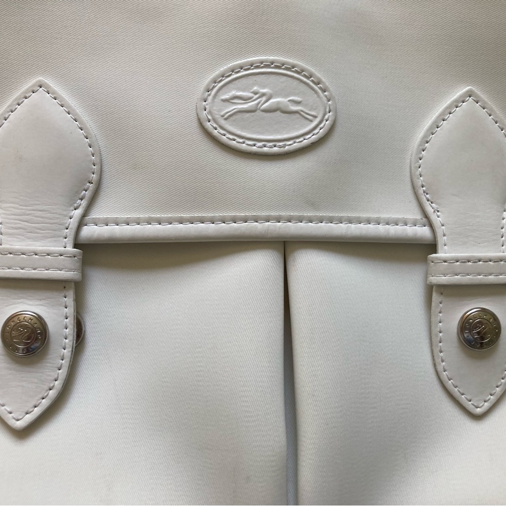Vintage Longchamp White Shoulder Bag with Adjustable Strap and Minimalist Design - Picture 7 of 14